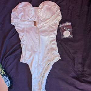 🌺 NWOT BEACH BUNNY WHITE MONOKINI 🍉🌈